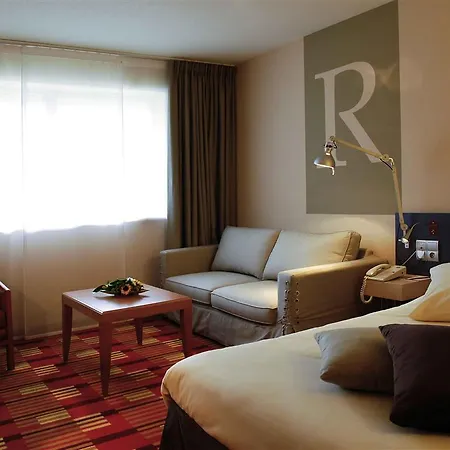 Mercure Centre Parlement 4* רן