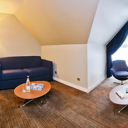 Mercure Centre Parlement מלון 4*