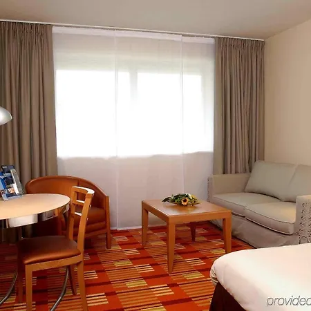 Mercure Centre Parlement מלון